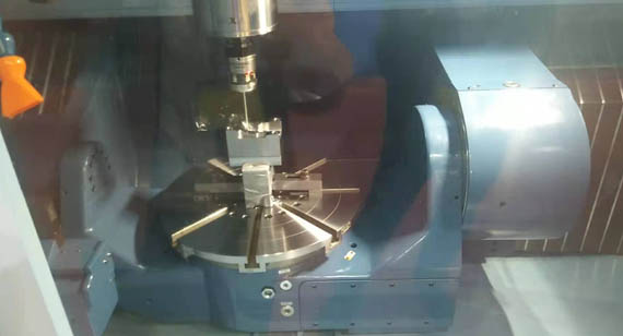 What is 5-axis CNC machining?